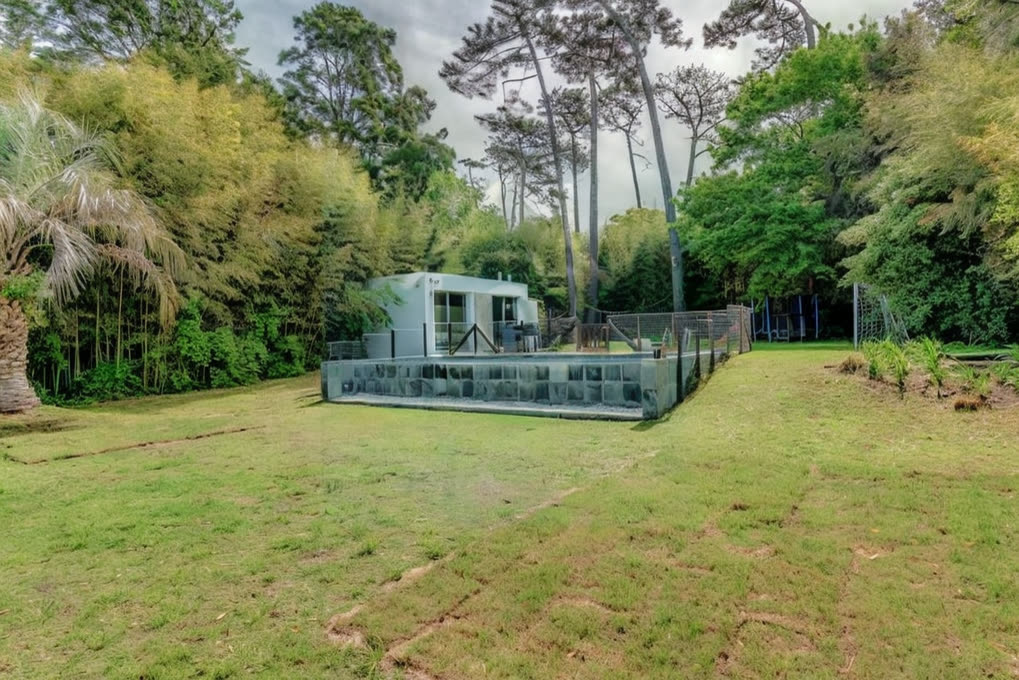 Frente y parque de la casa — 5